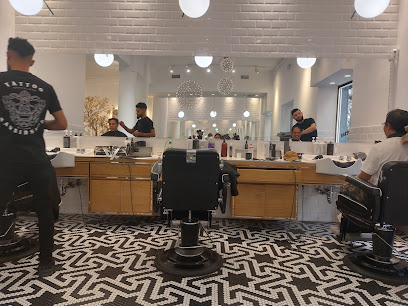 ELIJAH Salon | Barber | Tattoo - Laietana thumb 2